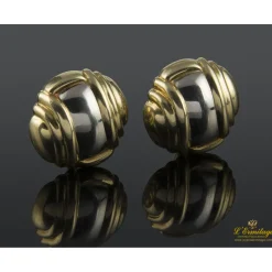 PENDIENTES Pendientes en forma de media bola con gallones realizado en oro amarillo y oro blanco.