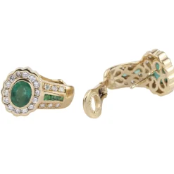 PENDIENTES Pendientes en oro amarillo con esmeraldas y brillantes.