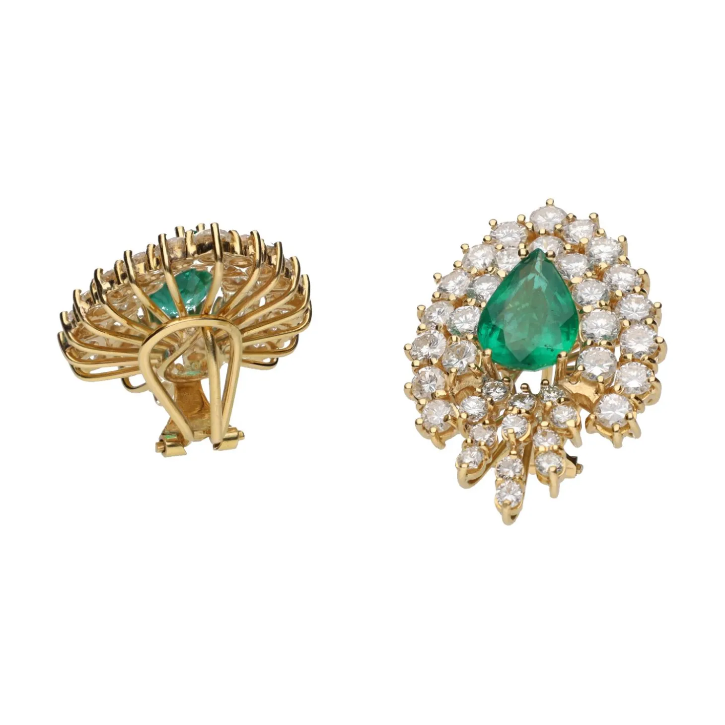 PENDIENTES Pendientes en oro amarillo con esmeraldas y brillantes.