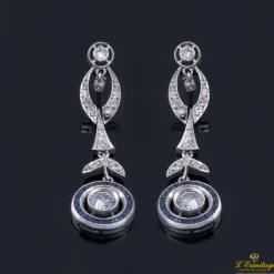 PENDIENTES Pendientes en oro blanco con zafiros y diamantes.
