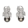 PENDIENTES Pendientes en oro blanco perla tahití y cuajado de diamantes.