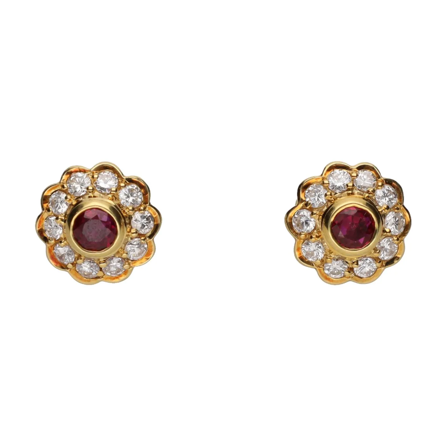 PENDIENTES Pendientes en oro amarillo con rubíes y brillantes.