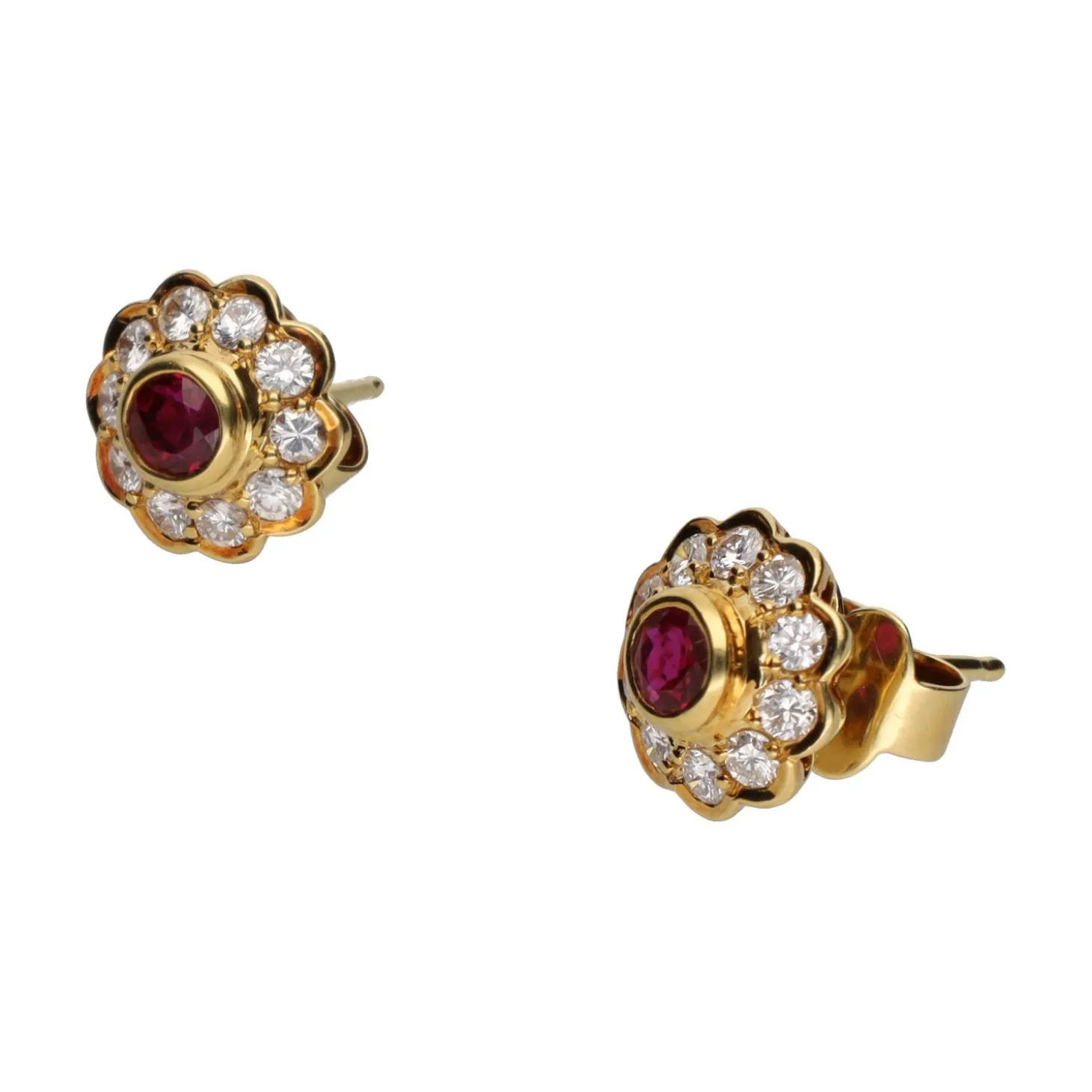 PENDIENTES Pendientes en oro amarillo con rubíes y brillantes.