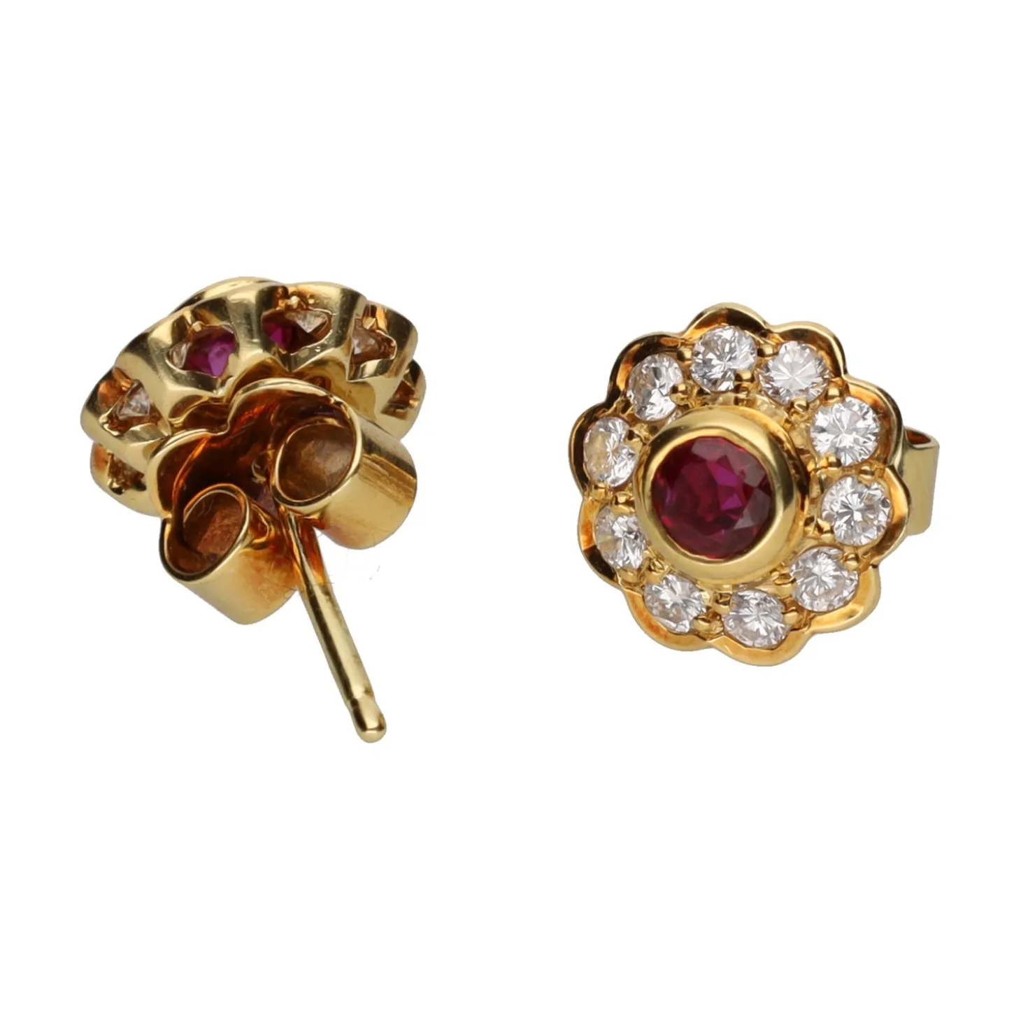 PENDIENTES Pendientes en oro amarillo con rubíes y brillantes.