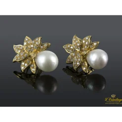 PENDIENTES Pendientes en oro amarillo con perlas y brillantes.