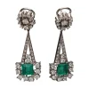 PENDIENTES Pendientes en oro blanco con esmeraldas y brillantes.