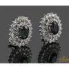 PENDIENTES Pendientes en oro blanco con zafiros y orlas de brillantes.