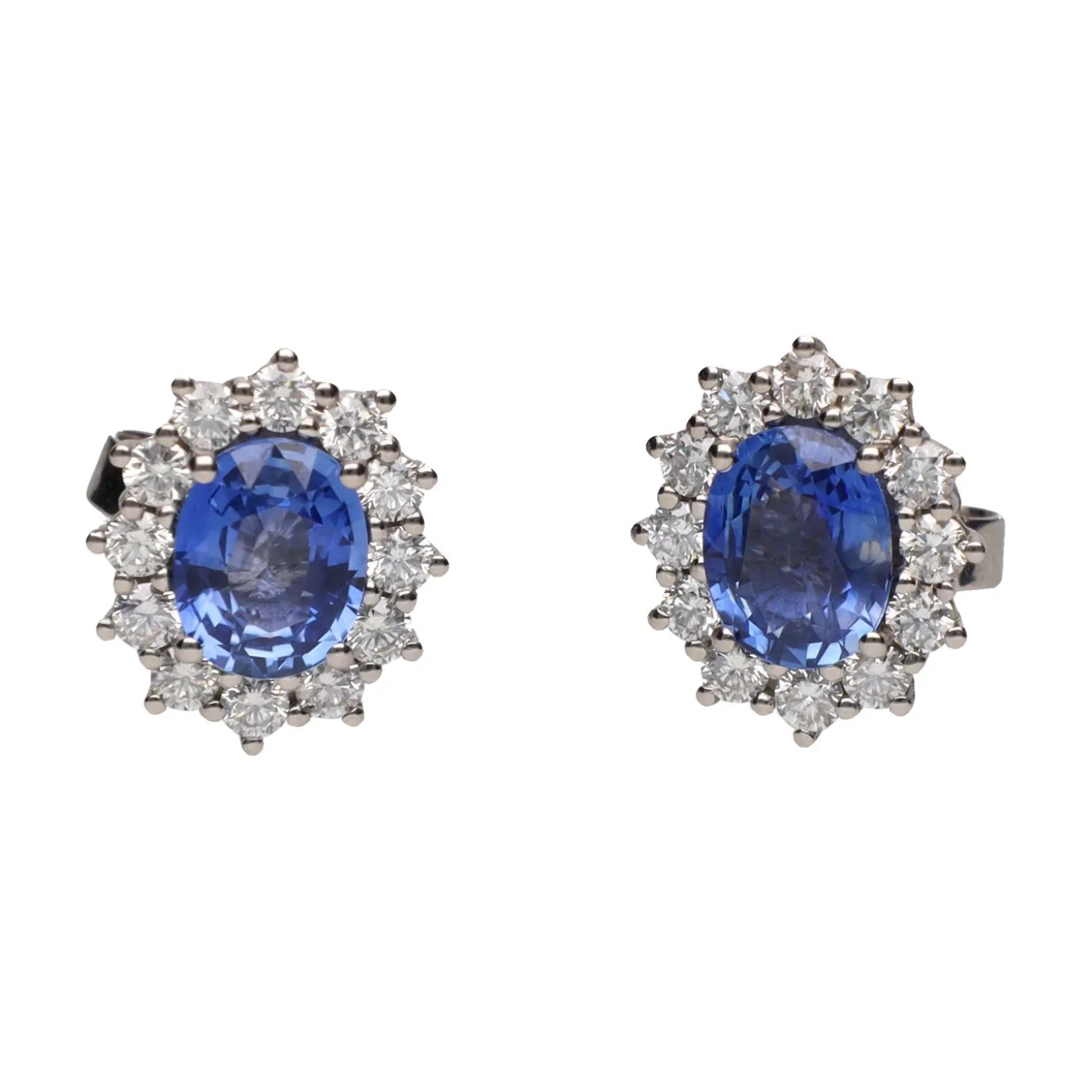 PENDIENTES Pendientes en oro blanco con zafiros y brillantes.