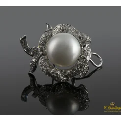 PENDIENTES Pendientes en oro blanco con perlas y brillantes.