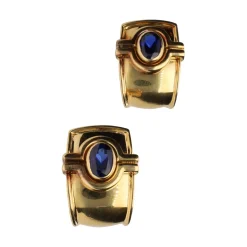 PENDIENTES Pendientes en oro amarillo con zafiros.