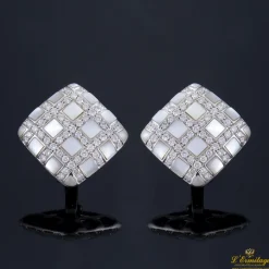 PENDIENTES Pendientes en oro blanco con madreperla y diamantes.