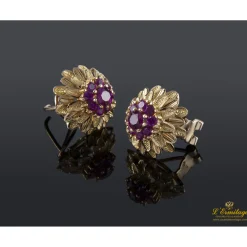 PENDIENTES Pendientes en oro amarillo y rubíes.