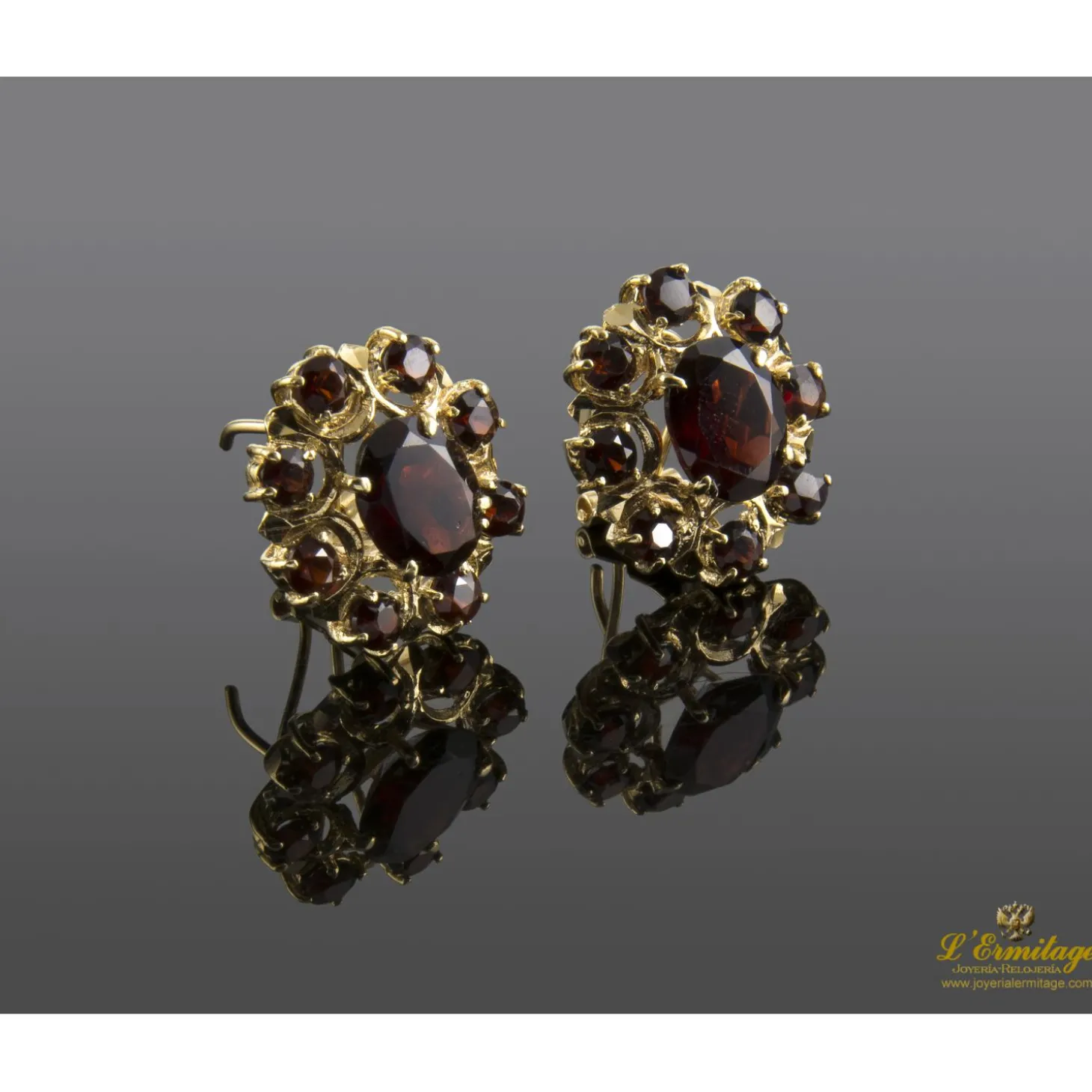 PENDIENTES Pendientes en oro amarillo con granates