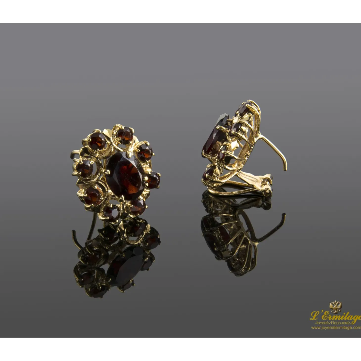 PENDIENTES Pendientes en oro amarillo con granates
