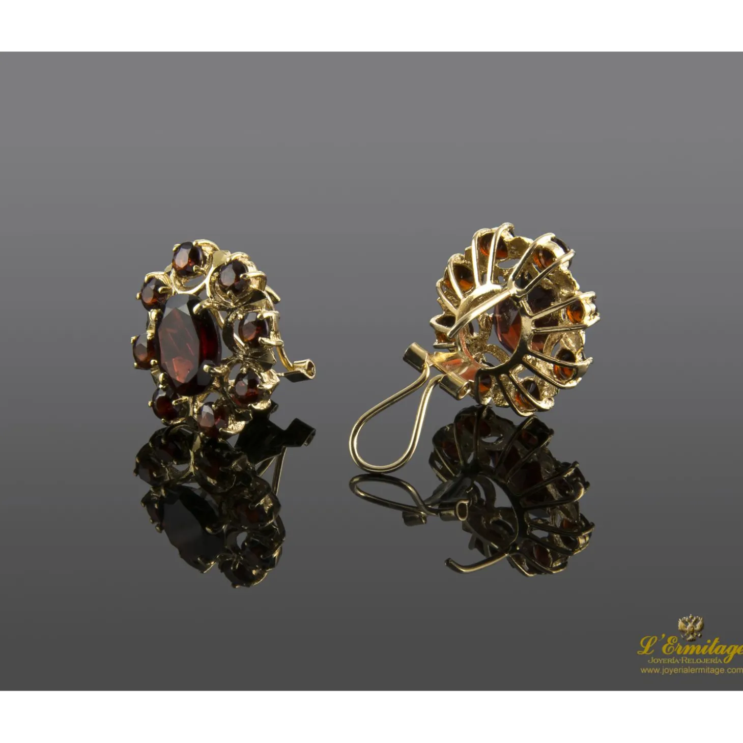 PENDIENTES Pendientes en oro amarillo con granates