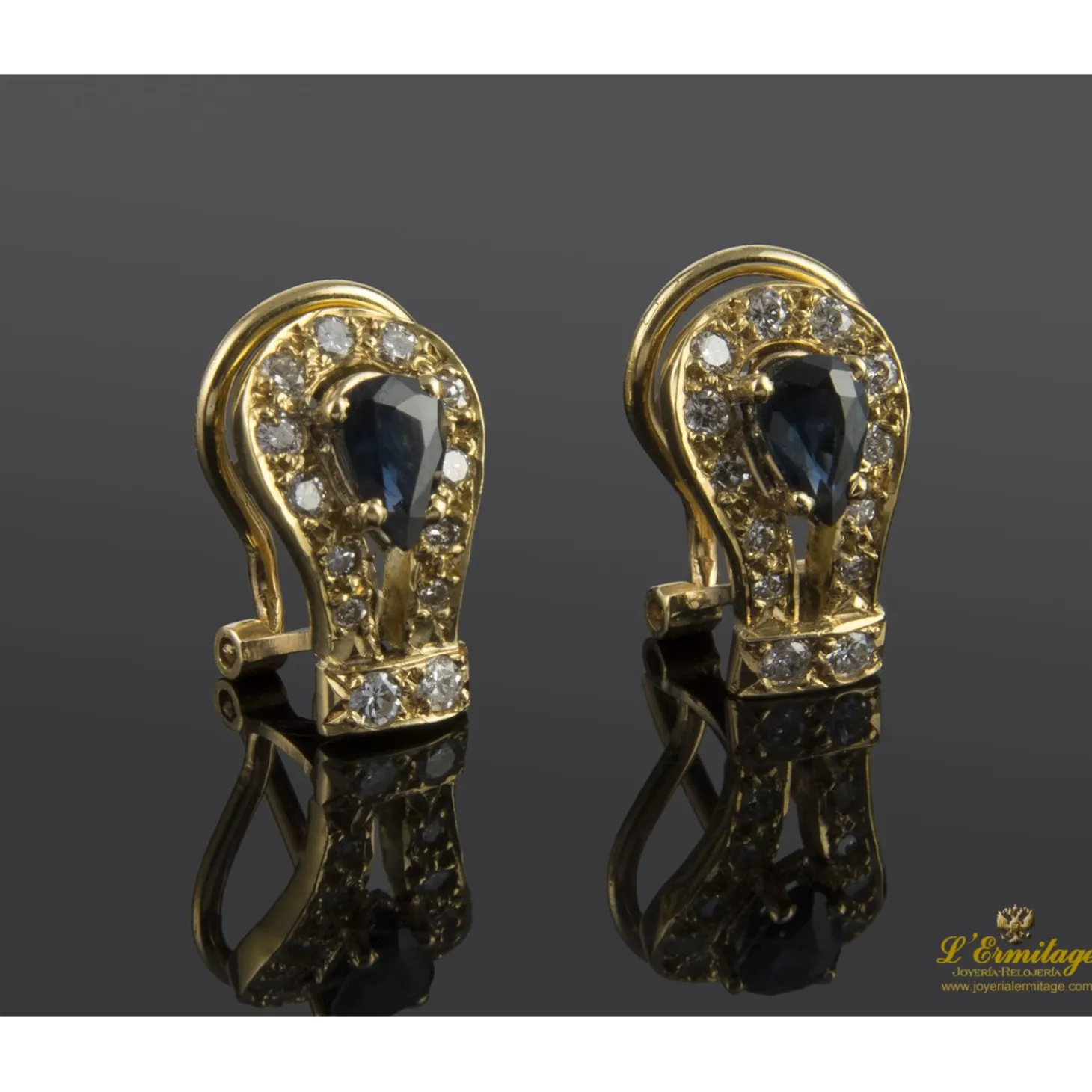 PENDIENTES Pendientes en oro amarillo con zafiros y brillantes.