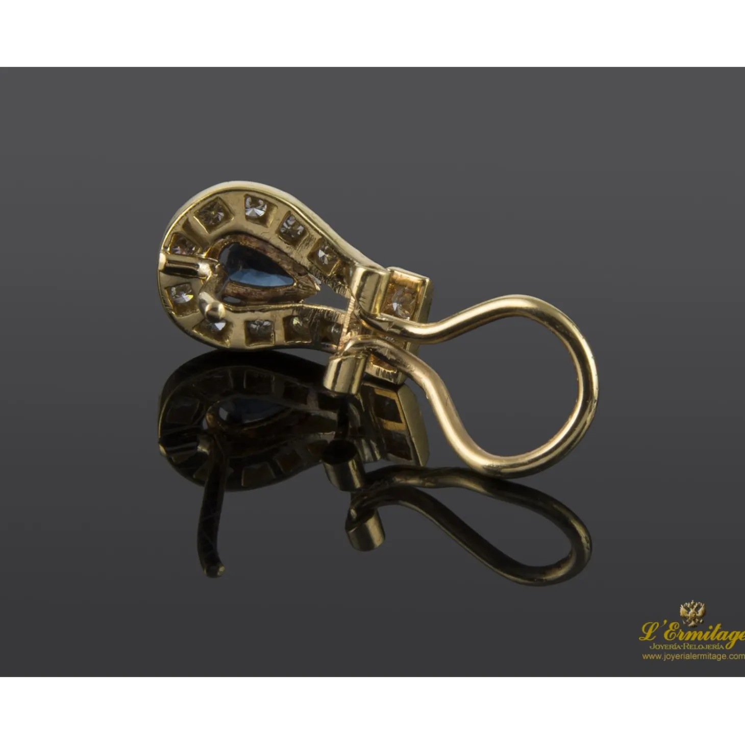 PENDIENTES Pendientes en oro amarillo con zafiros y brillantes.