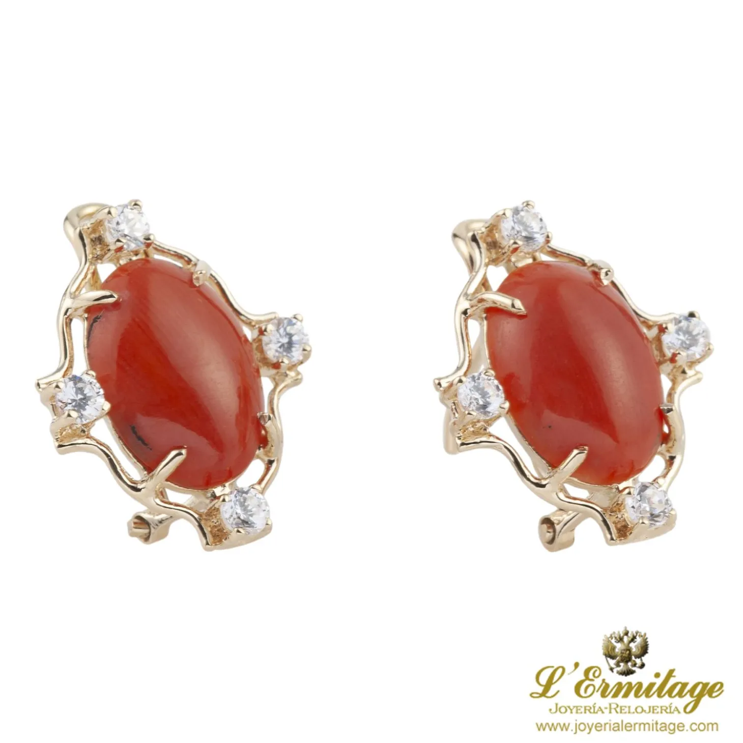 PENDIENTES Pendientes en oro amarillo con coral y diamantes.