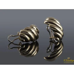 PENDIENTES Pendientes en oro amarillo con motivos en forma de gayones