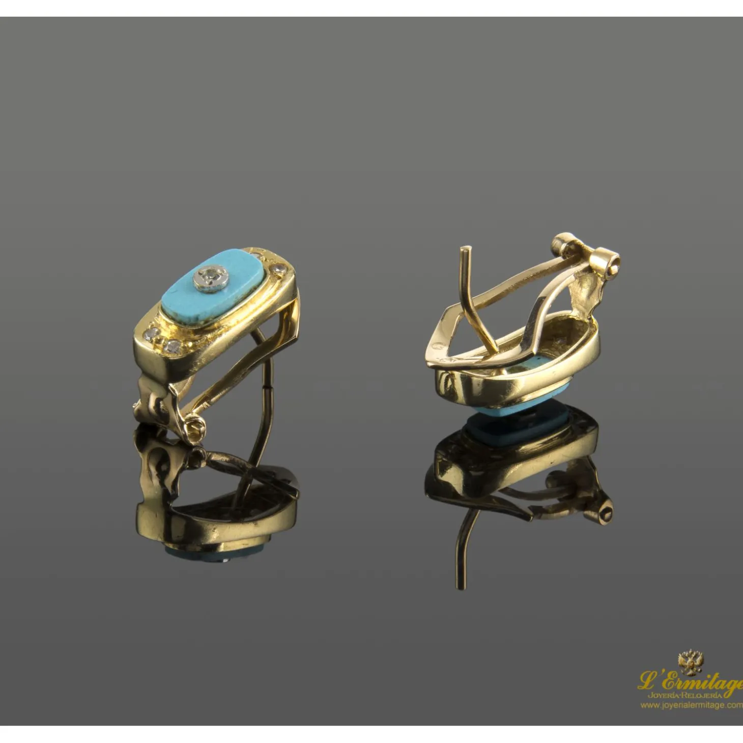 PENDIENTES Pendientes en oro amarillo con turquesas y brillantes.