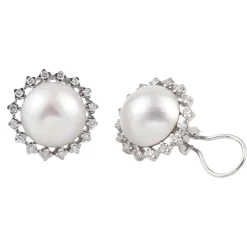 PENDIENTES Pendientes en oro blanco con perlas y diamantes.
