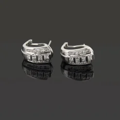 PENDIENTES Pendientes en oro blanco con diamantes.