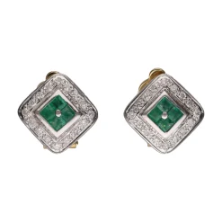 PENDIENTES Pendientes en oro blanco con esmeraldas y brillantes.