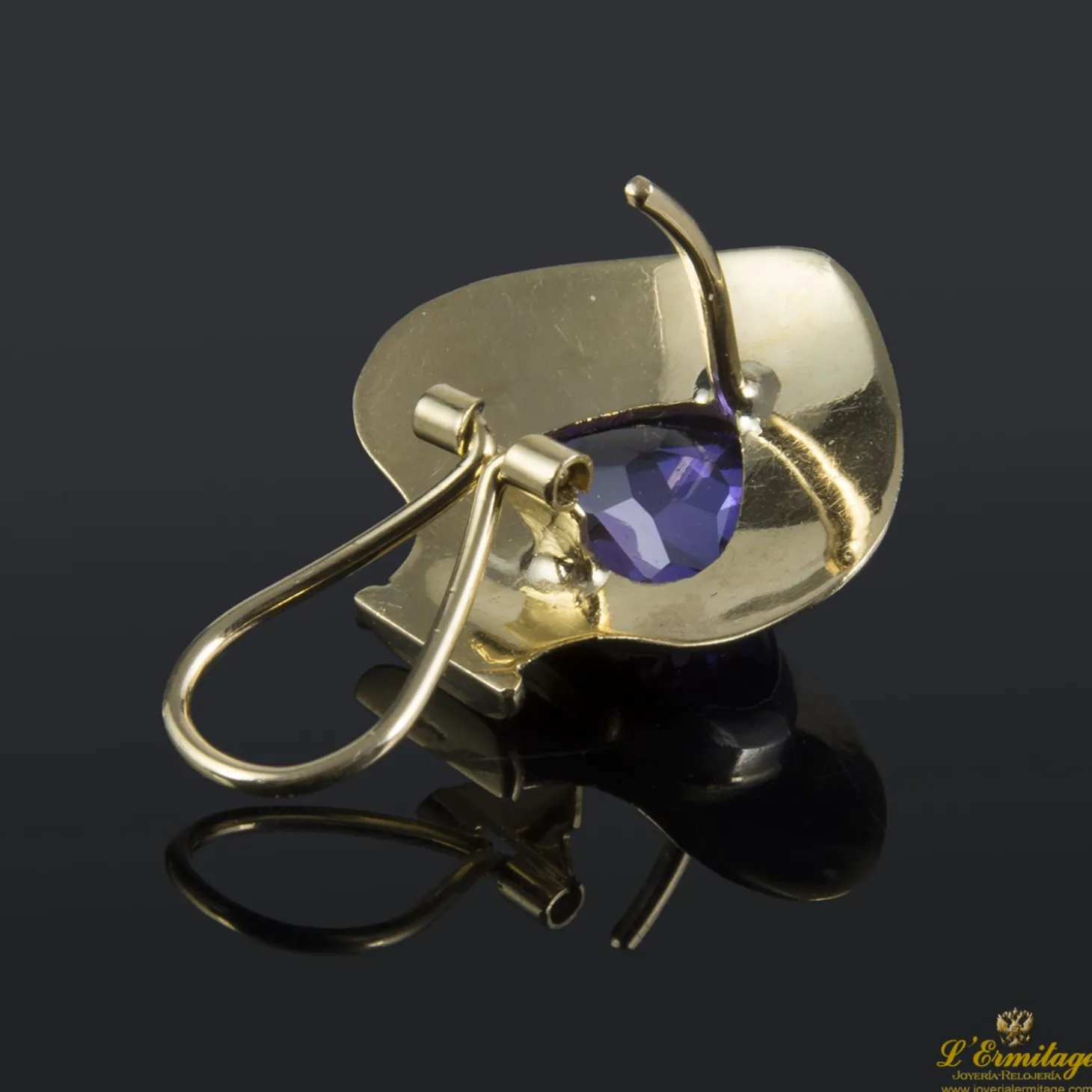 PENDIENTES Pendientes en oro amarillo y oro blanco con amatistas.