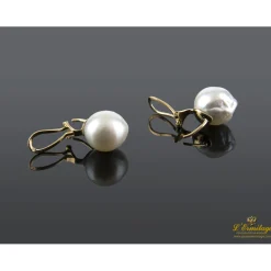 PENDIENTES Pendientes en oro amarillo con perlas australianas.