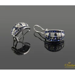 PENDIENTES Pendientes en oro blanco con zafiros y brillantes.