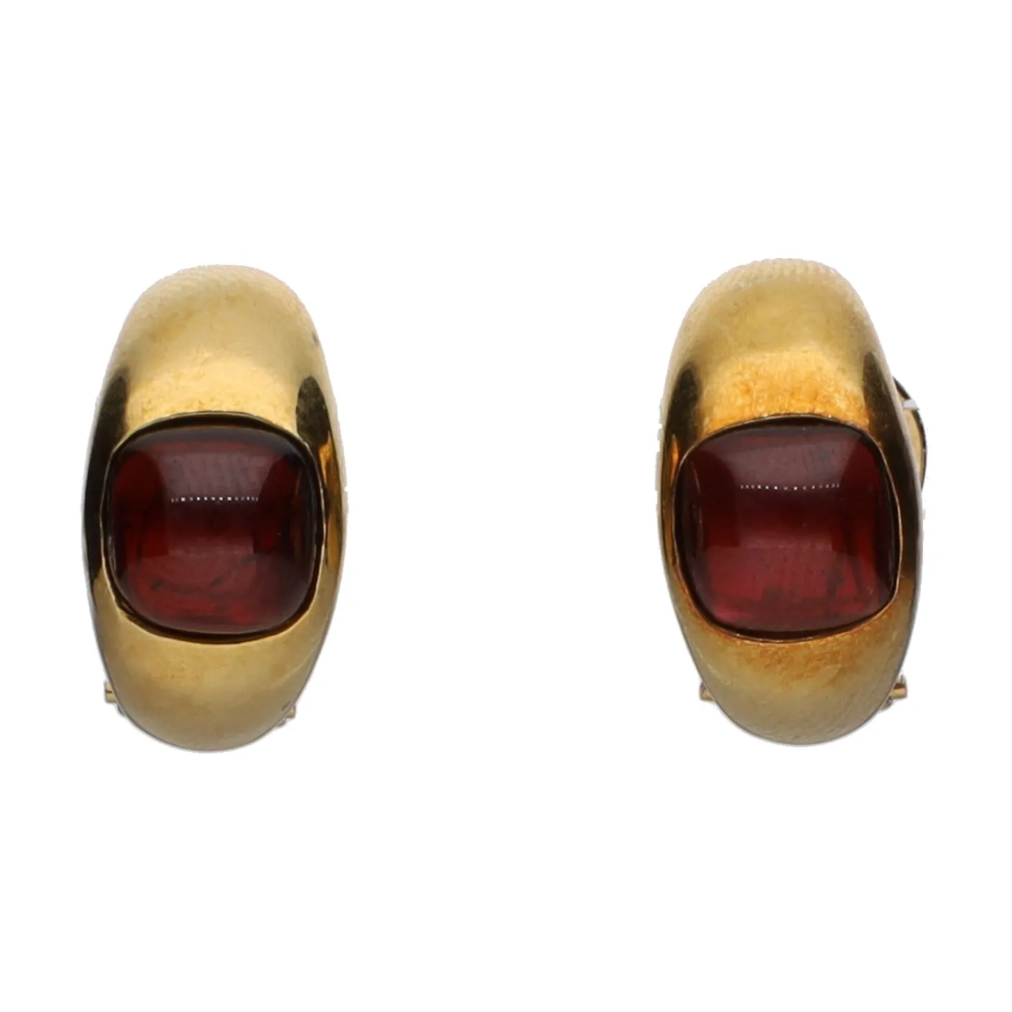 PENDIENTES Pendientes en oro amarillo con granates.