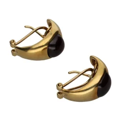 PENDIENTES Pendientes en oro amarillo con granates.