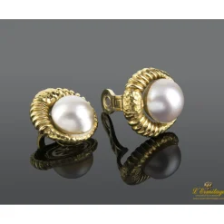 PENDIENTES Pendientes en oro amarillo y perlas. Diseñados por luis gil.