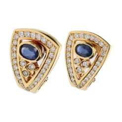PENDIENTES Pendientes en oro amarillo con zafiros y brillantes.