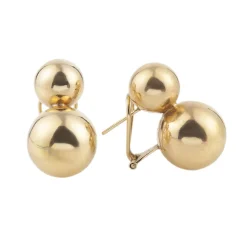 PENDIENTES Pendientes en oro amarillo con cierre omega.