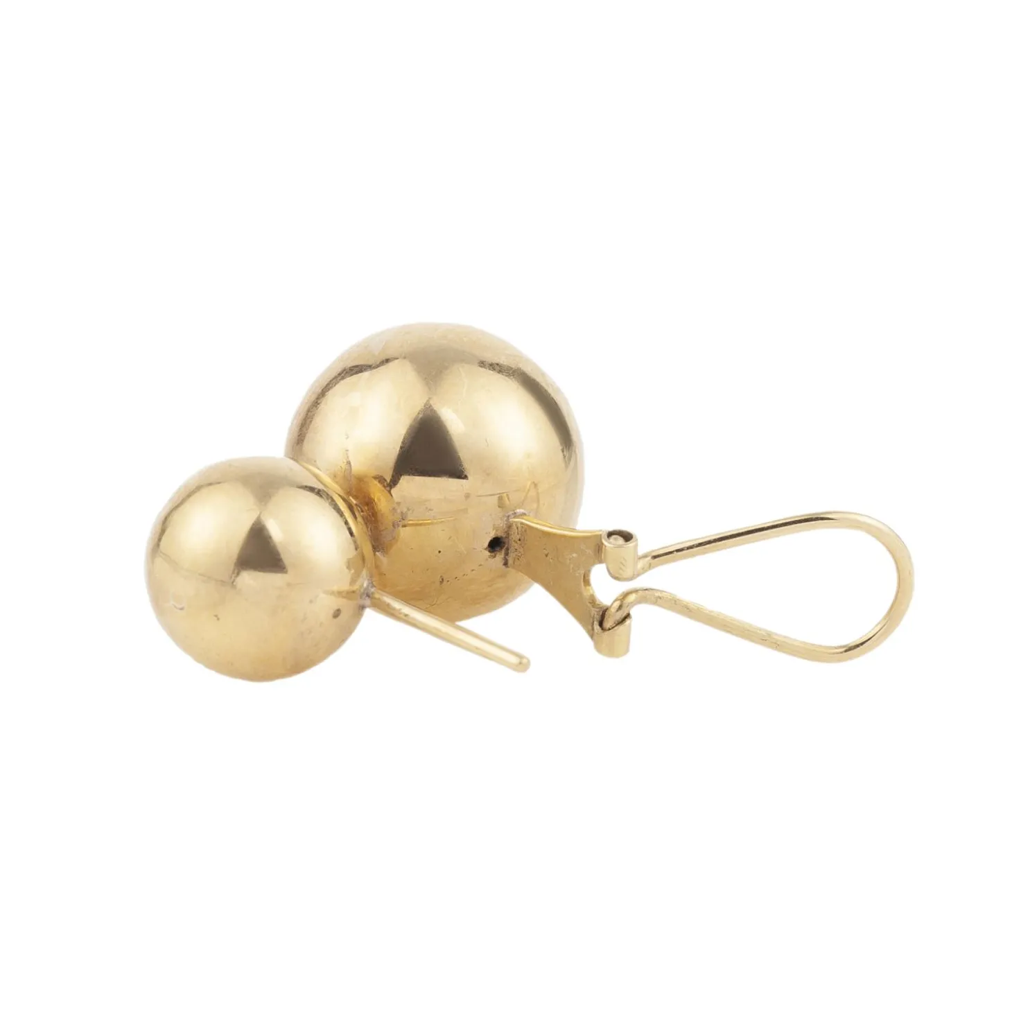 PENDIENTES Pendientes en oro amarillo con cierre omega.