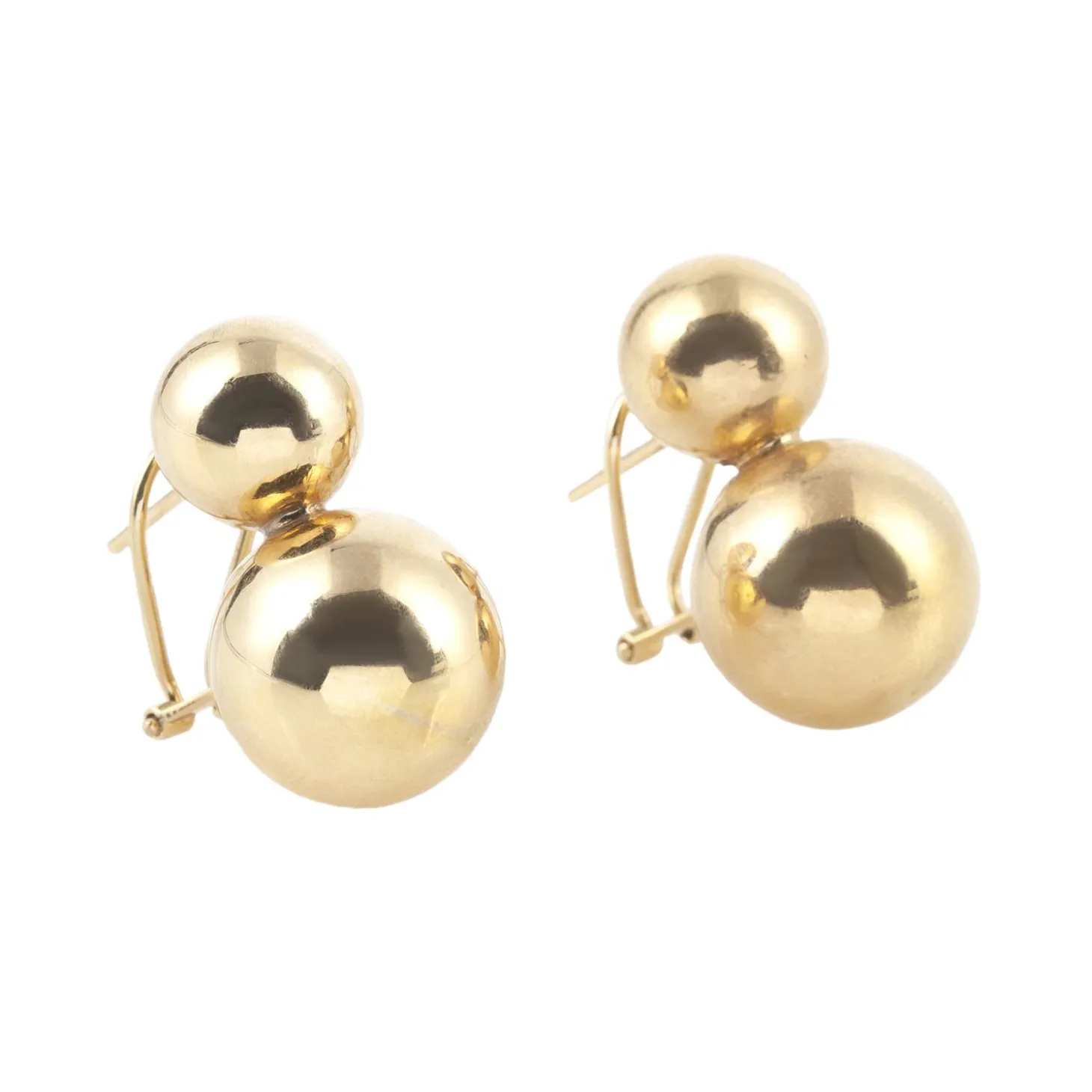 PENDIENTES Pendientes en oro amarillo con cierre omega.