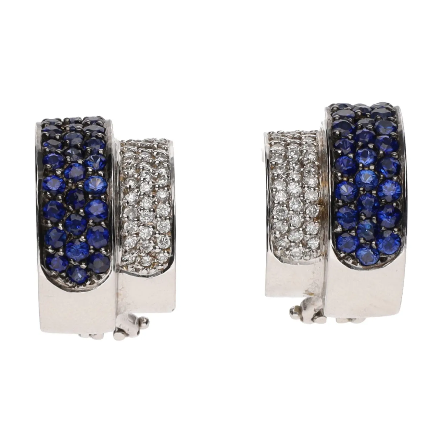 PENDIENTES Pendientes en oro blanco con zafiros y brillantes.