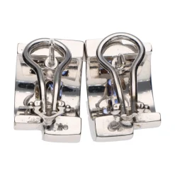 PENDIENTES Pendientes en oro blanco con zafiros y brillantes.