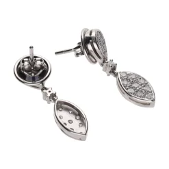 PENDIENTES Pendientes en oro blanco con brillantes.