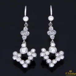 PENDIENTES Pendientes en oro blanco con diamantes.