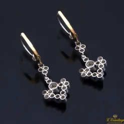 PENDIENTES Pendientes en oro blanco con diamantes.
