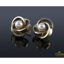 PENDIENTES Pendientes en oro amarillo con centro de perla.