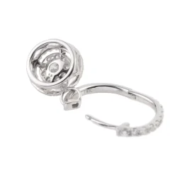 PENDIENTES Pendientes en oro blanco y brillantes.