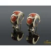 PENDIENTES Pendientes en oro amarillo con coral.