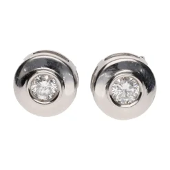 PENDIENTES Pendientes en oro blanco con brillante en chatón.