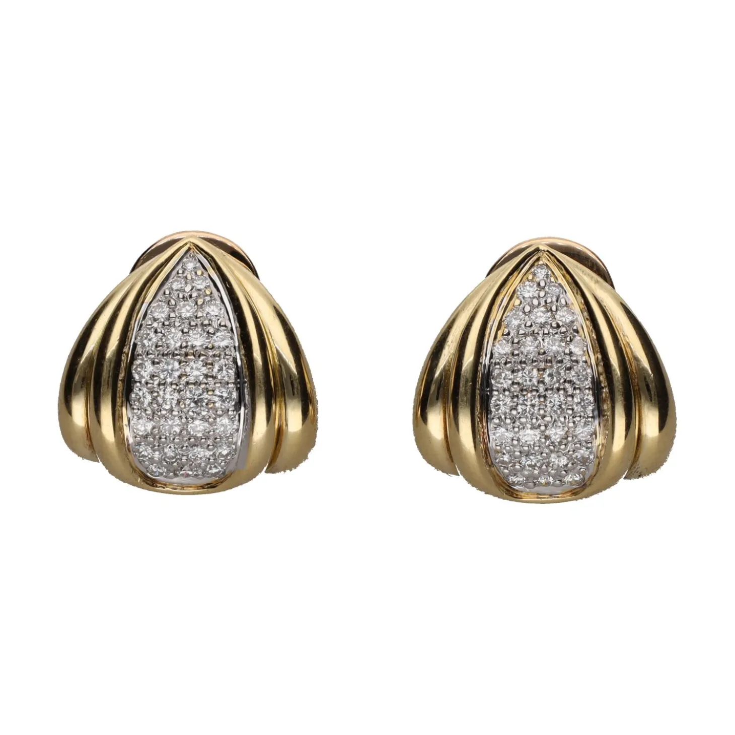 PENDIENTES Pendientes en oro amarillo con cuajado de brillantes.