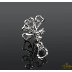 PENDIENTES Pendientes flor oro blanco y diamantes.