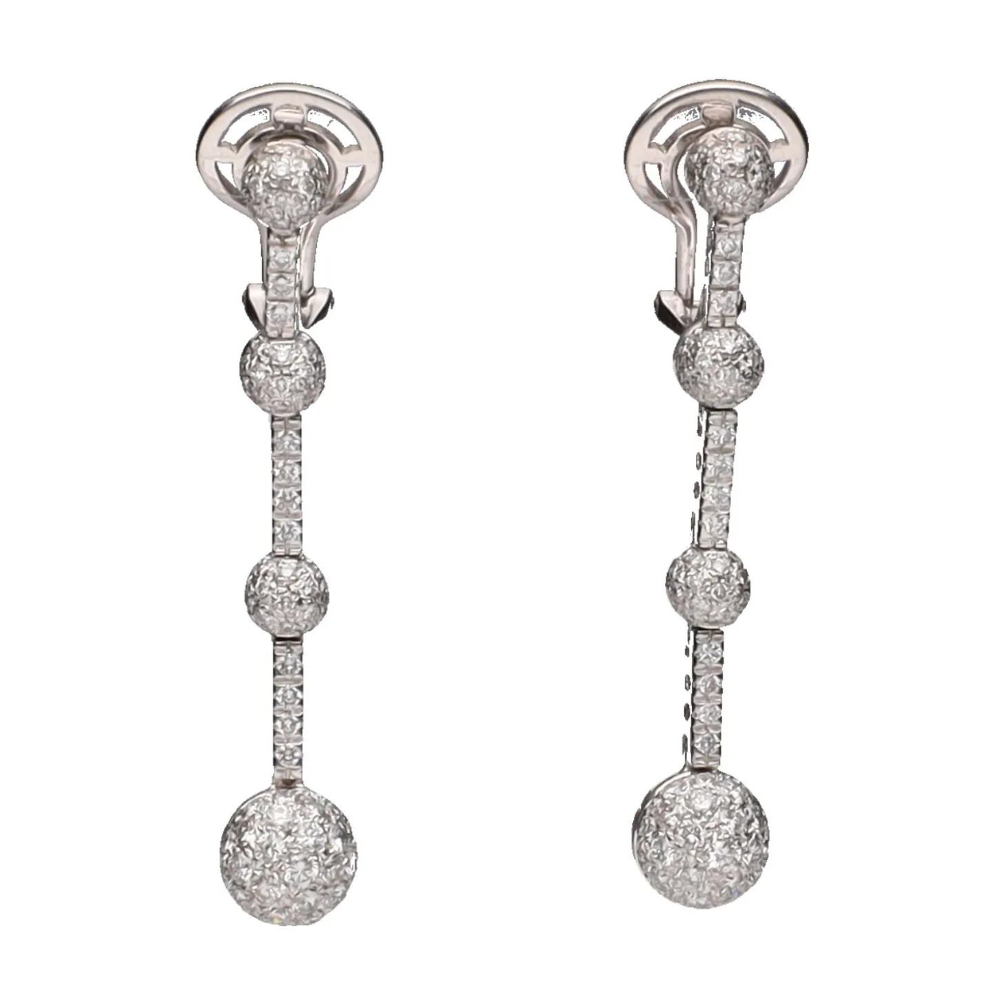 PENDIENTES Pendientes largos en oro blanco y brillantes.