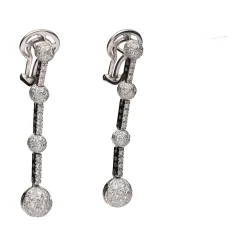 PENDIENTES Pendientes largos en oro blanco y brillantes.